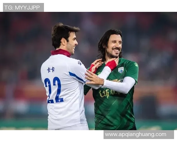 顶级足球球星亲临现场与球迷零距离互动共享激情时刻